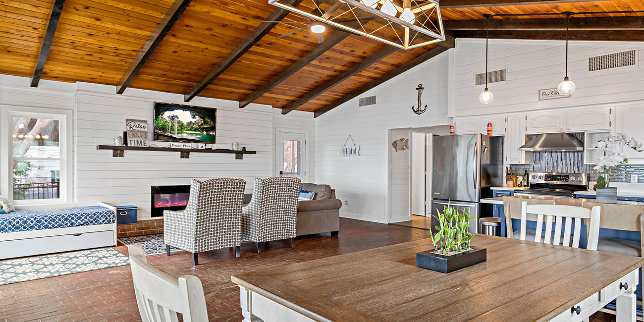 The Bellevue Cottage Photo Gallery The Bellevue Cottage Gun Barrel City