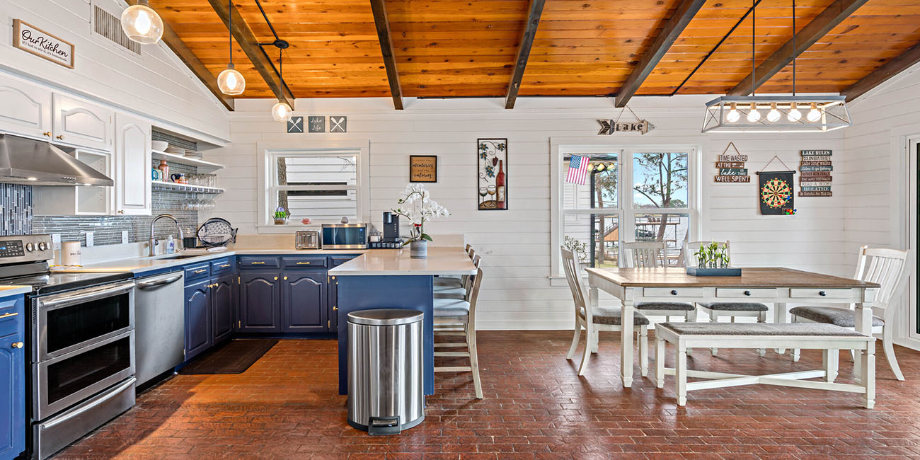 The Bellevue Cottage Photo Gallery The Bellevue Cottage Gun Barrel City